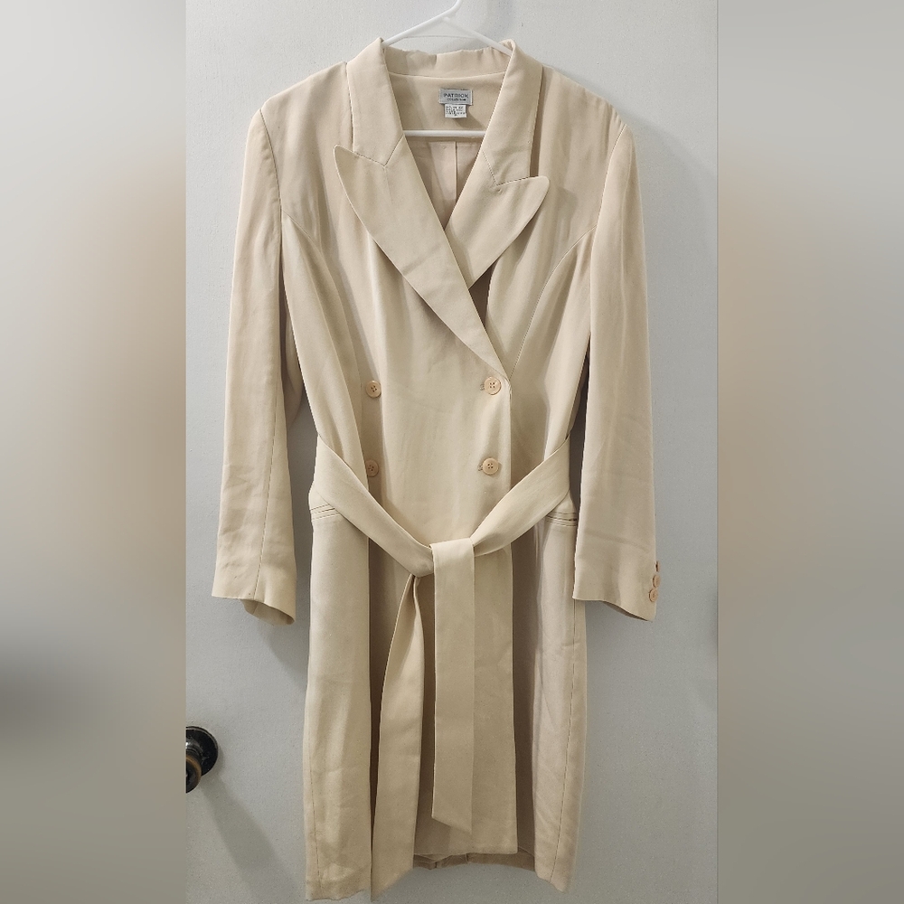 Patrick Collection Elegant Cream Double-Breasted‎ Women's Trench Coat, Silk.
